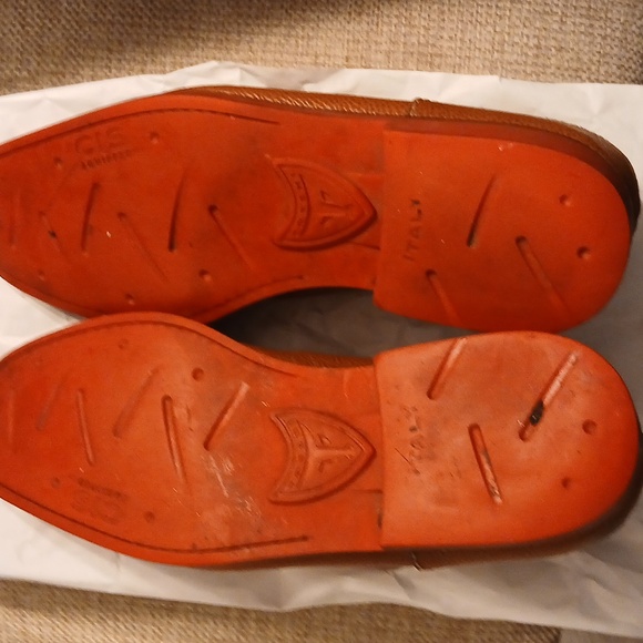 Men's Leather Slip- On Shoes - Picture 2 of 5